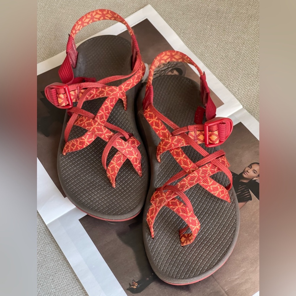 Chaco Z/Cloud X2 Remix Sandal In Graphic Peach Size 8